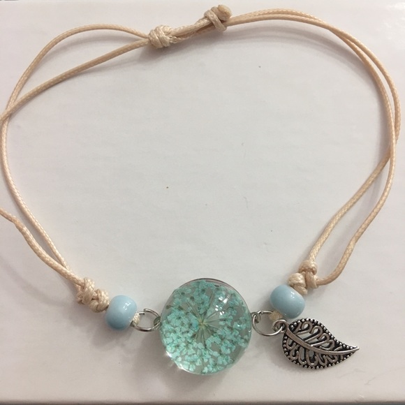 (J2) Floral Bracelet - Picture 2 of 4